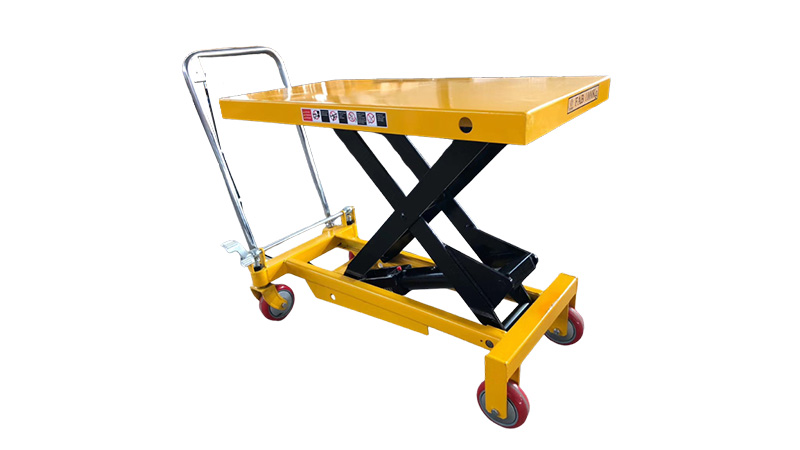 Le piattaforme di sollevamento idrauliche vengono utilizzate nelle officine di smistamento del grano