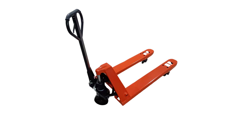 Come vengono utilizzati i carrelli elevatori idraulici manuali per la movimentazione quotidiana dei materiali nei magazzini?